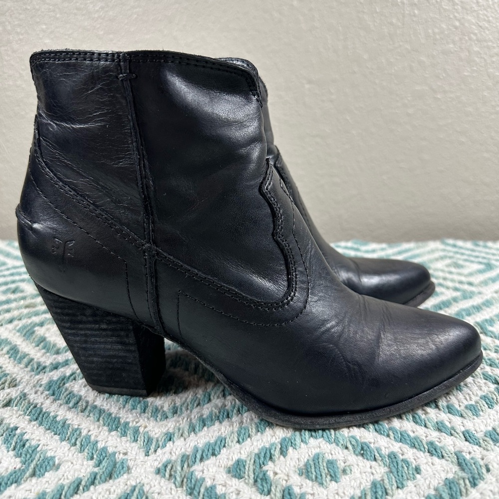 Frye Size 6.5 Renee Seam Black Leather Women's Ankle Booties - Picture 2 of 5